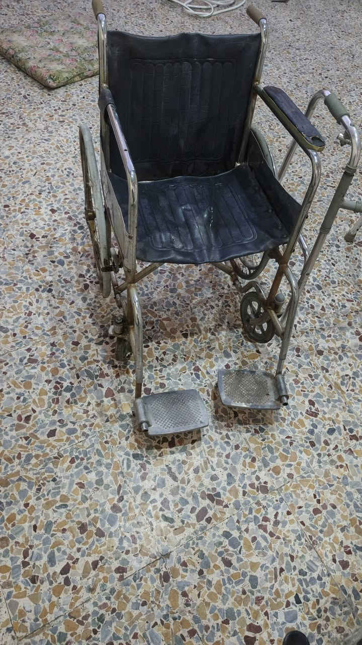 مجانا السلام عليكم 
عندي هاي العربانه مال ذوي الاحتياجات والعكازه مربعه للثواب الي محتاجهن يجي ياخذهن مجانا العنوان بغداد وهذا رقم 
***********
