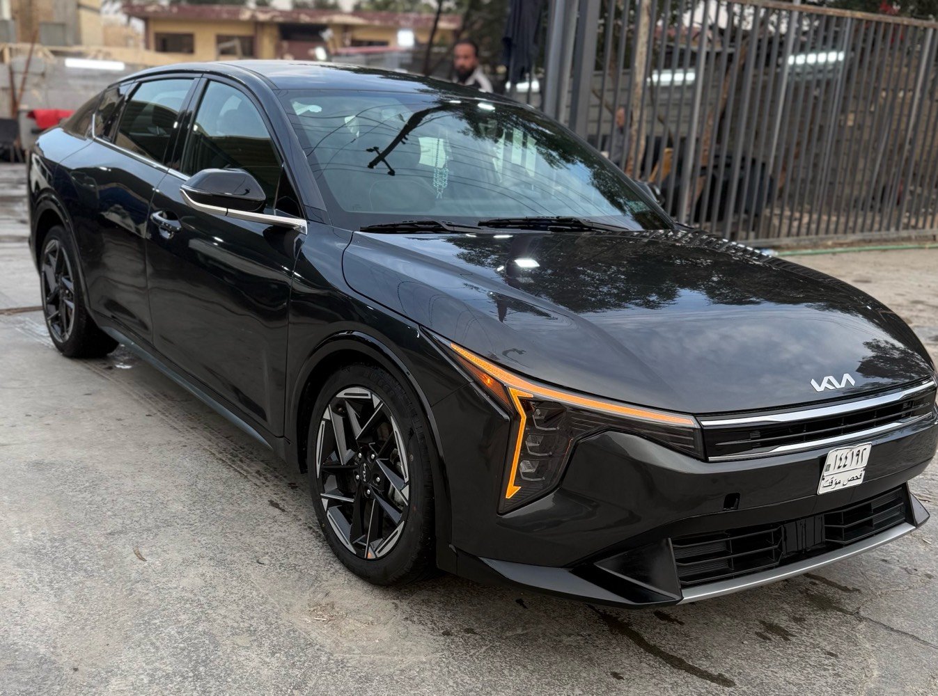 السلام عليكم تم تنزيل السعر بسبب الوعود الكاذبة 
كي فور 2025
وارد امريكي
Kia k4
فول مواصفات عدا فتحة 
.تشغيل عن بعد  اشاير بلمري رادارات
.اشارة ترحيب 
.كشنات تدفئة
الداخل لونين 
كشنات جلد لونين اوتو هولد
كشنات تدفئة شفتات بلستيرن
.سايد بريك كهربائي
.رادار جانبي وامامي 
.مازدات led لد ثلاث عدسات
.قيادة ذاتية 
.تحديد مسار
.شاشة متصلة 
.اضوية داخلية لمس
.تحكم كامل عن طريق الشاشة 
. دشبول بيانو 
مكينه 2000 دوش 

الحادث موضح بالصور 
تبديل فقط جاملغ والبابين نفسهن شتغلتهن شغل درجه اوله
ايرباك فقط البرده.
السعر :162
بدون لوحات منفيس بسمي
***********