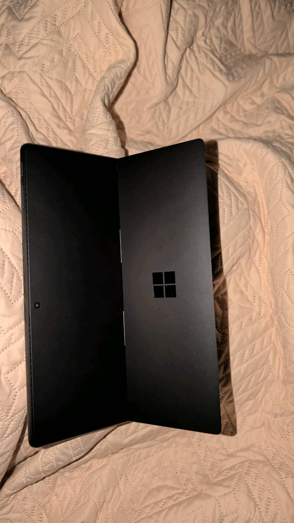 🔥 فرصة لقطة! الأناقة والأداء القوي بجهاز واحد 💻✨
لكل شخص يدور على السرعة والعملية، متوفر الآن جهاز Microsoft Surface Pro 10 (مستعمل بحالة أخو الجديد)! 🚀
⚙️ المواصفات:
🔹 المعالج: Intel Core Ultra 5 (أداء فائق يدعم الذكاء الاصطناعي).
🔹 الرام: 16GB.
🔹 التخزين: 256GB SSD.
🔹 الشاشة: دقة عالية جداً تدعم اللمس.
📦 المرفقات:
الجهاز يجي وحده ويّاه الشاحن فقط (بدون كيبورد أو قلم).
💰 السعر والمقارنة:
سعر هذا الموديل بالسوق (مستعمل) يوصل لـ 1,350,000 دينار وأكثر، بس لأن الجهاز بدون إكسسوارات، وفرناه إلك بسعر 1,150,000 دينار عراقي فقط! (يعني توفير حقيقي وفرصة ما تتعوض).
📩 للحجز والاستفسار:
راسلنا على رسائل الصفحة 💬 أو اتصل بينا على الرقم: [***********-***********]