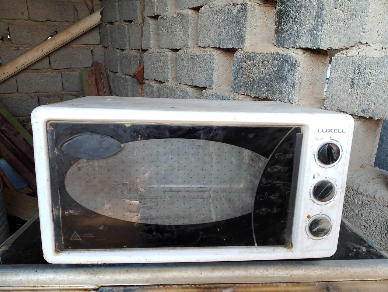 طباخ نوع كريازي نقصه عين وسط بس سعر 175 +اوفن شغال سعر 50
***********
