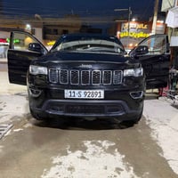 جيب كراند شيروكي لاريدو - اسود - موديل 2020 رقم بغداد  لون اسود  ماشيه...