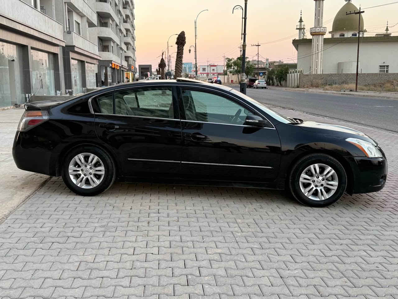 للبيع نيسان التيما خليجي موديل ٢٠١٠ فول فول مواصفات ١/١ لون اسود رقم سليمانية دولي سنوية جديدة بسمي شرط التحويل او الوكالة كوبون بنزين بيه سلايت تحكم ستيرن كروز سرعة تبريد مركزي شاشة وكامرة بلادي داخل اصفر و فورميكا گير ومحرك شرط صدر امامي وخلفي و ٤ تايرات جديد بيه صبغ ٤ قطع بابين و جاملغ خلفي و جاملغ امامي بدون دواخل بجم امامي و خلفي كبس السعر ٧٥ وبيه مجال للشراي اخوان كاتب كل التفاصيل اقرا المنشور كامل شراي خابرني وتدلل 
مكان السيارة كركوك رقم الموبايل
*********** كركوك, العراق
