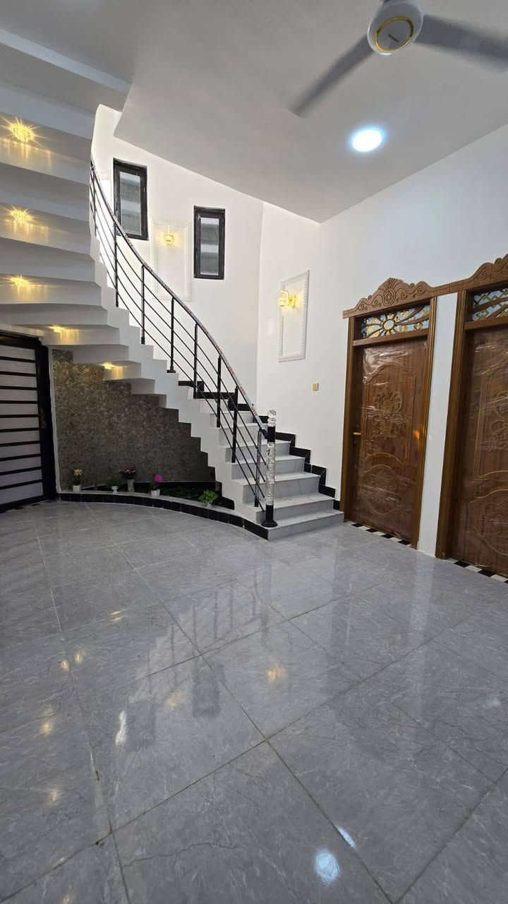 اسعد_الله_اوقاتكم_بكل_خير
#اعلان 📢
 عن توفر بيت  تستلم بيت عند المكاتبه البيت فارغ وجاهز للسكن 
#دار للبيع 🏠 ***********) 

بناء حديث مواصفات عاليه وموقع مميز 

#المساحة  220 متر 

يحتوي على 
    #غرف منام عدد 2  __/5×5
    #صاله
      #ديوان
      #مطبخ 8×4 
     #گراج سياره
     #حديق مرتبه 
    # مجمع صحيات داخلي       وخارجي
  #العنوان / بصره شارع كوت ثويني قرب الصيدليه مال كوت ثواني 

#مواصفات البناء/ شغل درجه اولى  البيت تحفه عباره عن فله 

-البيبان تفصال الخشب والحديد وال pvc
-الصب كله مركزي
-كهرباء درجه اولى كله اردني ونقاط واناره ضمان 
-تأسيس الماء والمجاري 100/🛑 المنطقه روعة 
المدارس قريبه مستوصف سوك كافة الخدمات متوفره 

♦️شارع  10 متر  اباب البيت ماء كهرباء اناره شارع كله 📌
 
#جنس_العقار:: طابو ملك صرف زراعي عراقي  تقابل ابو الطابو مباشرتاا .

#السعر /130   /وبي مجال 
 تستلم بيتك جاهز  وتحياتي للجميع بتوفيق 
#للاستفسار الاتصال على الهاتف 📳📞***********)) 
📳((
