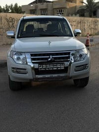 عندي باجيرو 2016 بانزين ادوات السياره كصه واحده السياره متؤمه ارقام وس...