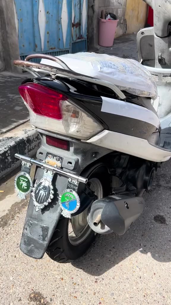 سلام عليكم دراجه ماكس قجمه دراجه حلوه ونيظفه ما ناقصها اي شي ما مفتوحه كفراته الاصليه موجوده العنوان حيانيه شارع السيد السعر 750 وبيه مجال 
الرقم ***********
