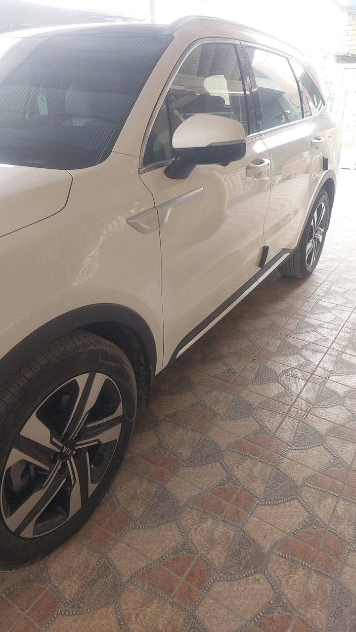 السلام عليكم سورنتو 2021 فول مواصفات 1/1 للبيع ماشيه 89 قابل للزياده السياره بيها ضمان شركه اي عطل تصليح مجانا بالشركه 
السعر : 295 $ وبيها مجال بسيط  رقم بغداد تحويل ثاني يوم 
السياره مكفوله عدى بارد وتكحيل بسيط باب الصدر بدون صبغ 
صور الحادث موجود قبل التعديل 
الاتصال / ***********  واتساب 
المواصفات .......
4 كاميرات + حساسات 
مري شفط 
ترحيب 
بانو راما 
6 سلندر 
فور ويل 
هاند بريك كهرباء 
كير موس 
كاميرات بالدشبول عنده فتح الاشاره يمين ويسار 
داخل جلد 
كشنات تدفئه تبريد 
كشنات كهرباع 
مكانات شحن بالكشنات 
وشحت واير لس 
٣ قطع تبريد 
بردات خلفيه 
واكو اهواي مواصفا بيها .....
