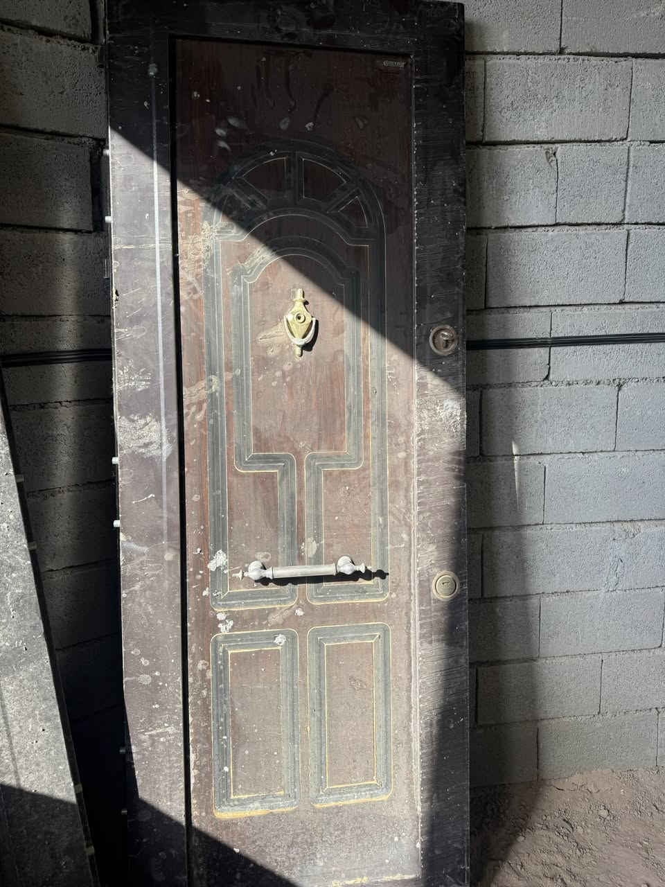 باب سياج مع باب قاصه خارجي مع ثلاث باب قاصه غرف للبيع المكان الضلوعيه الناحيه  للاستفسار عن السعر الاتصال ‭٠٧٨٢ ٨٣٠ ٥٤١٩‬
