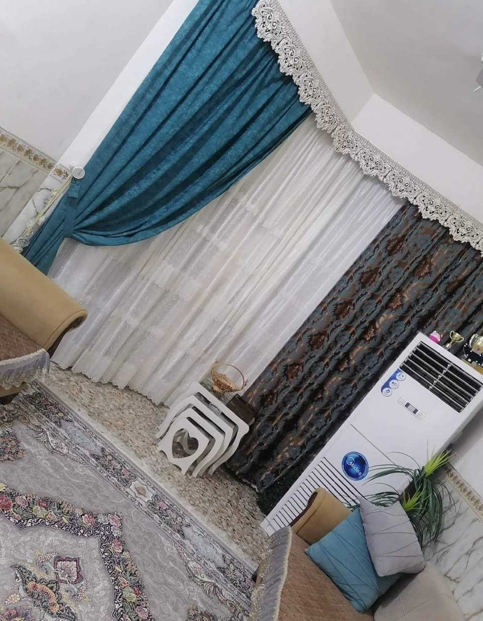 سلام عليكم بيت في حي الإطارات
100 متر طول علئ ساحه مطلوب إسكان 5 ملاين
غرفه نوم وحده وصاله واستقبال واجيه البيت 5
تفضلو علئ هذا رقم المعرفه التفاصيل اكثر ***********
