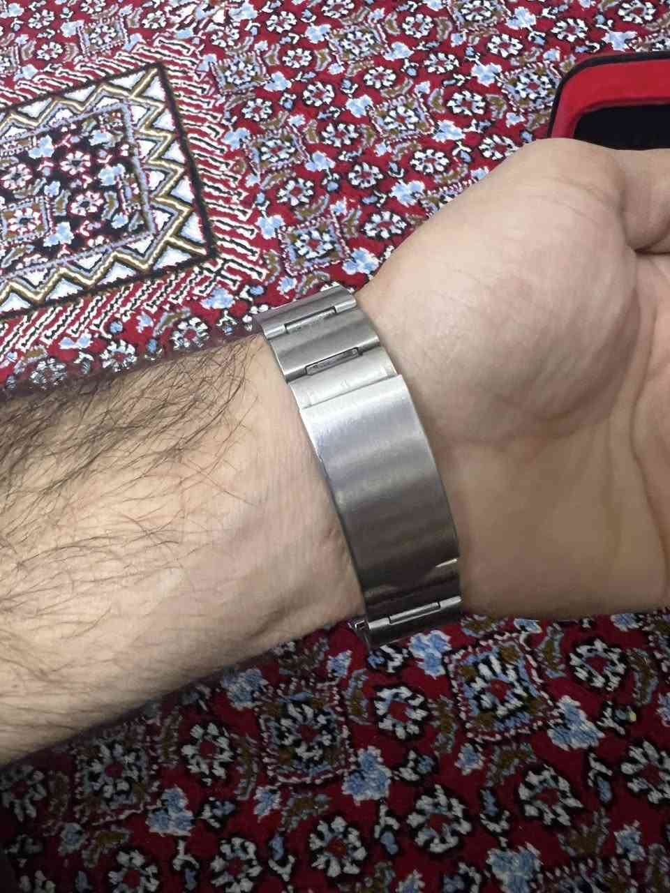 سلام عليكم ساعه للبيع  مكاني بغداد حي اور متوفر تلفون او واتساب ***********
