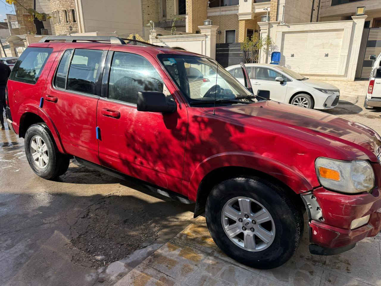 فورد اكسبلور موديل 2010
ماشيه 100 الف ميل 
وارد امريكي 
من امريكا حادث حرق تنته فقط 
بالعراق حادث جاملغ ايمن وبعده ما مصلح
***********
