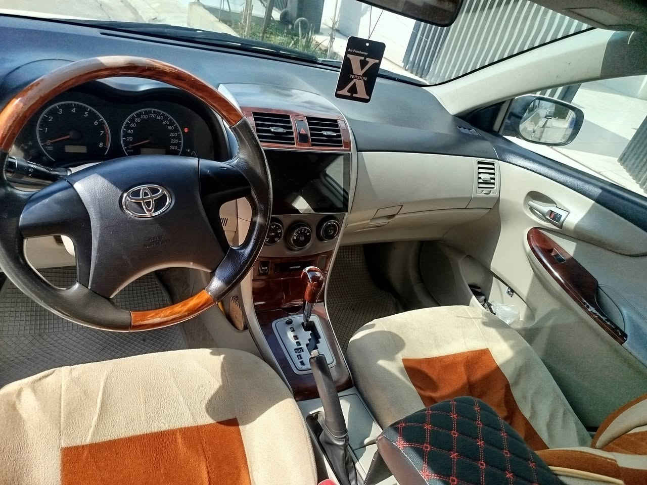 سلام علیکم بیکشاۆ2013
تەکسی بیکاشۆ 2013 بیلاد سپی یەک چاملغی پێشی هەیە جێ جێ مەعجونی هەیە   تەزرە کووتەکی خەفیفی هەیە
بیلاد گێڕ تۆماتیکە مەکینە گەوەرە (بەتانە) 
شاشە کامیرە و حەساسی پشتەوە و ناو فۆڕمیکە
سایەرکە تابڵێی خاوێنە هیچ مەسرەفێکی تێدانیە 4تایەی نوێی لەسەرە فەحس و هەززەی نوێیە سەنەوی تا 2028
نوێیە سەنەوی لۆگۆش بەناوی خاوەنی تی گێڕ و مەکینەو تەقەو ڕەقە هەمووی بەشەرت
سیستەمی غازی ئیتاڵی لەسەرە
ژمارەی مۆبایلی خاوەنی
***********
