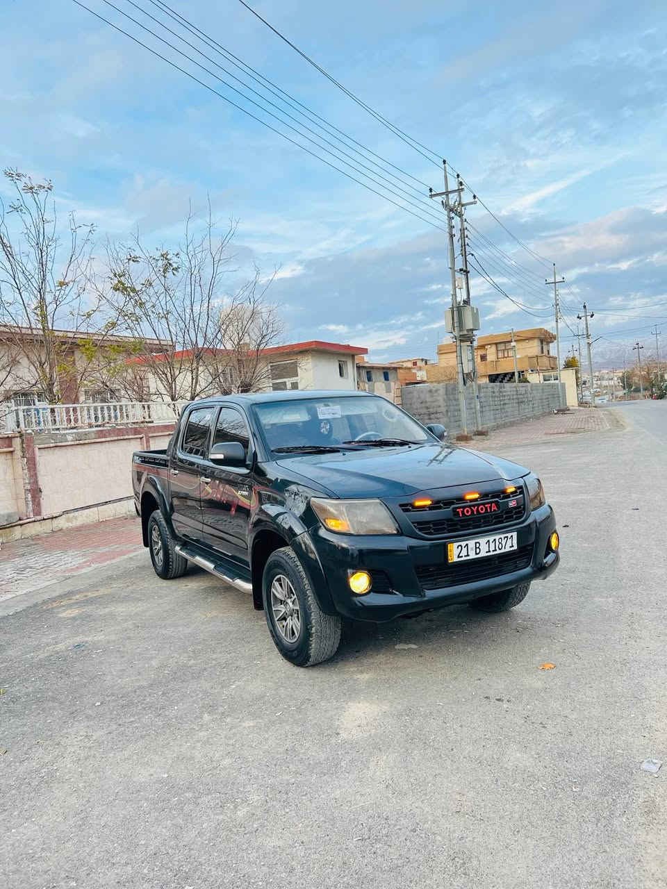 تویتا مەرزیە 2013 دەبل اکسل سەید نەهرو سەیارەکە بی بۆیاخ بی سارد سە نەوی رەقەم هەزە تازەیە تا 2030 بەناوخومانە وەکالە پەنجە مور بەشەرت گیرو مە کینەو اکسل و دەبل اکسلی بە شەرت نە کراوەتەوە بورخی لە گیانی بانەدراوە سەیارەکە هە موو گیانی شەریکە یە زور توندوو تولە تەقەو وەرەقە بشکینە جوارتایەیی و ویلی بیلادی لە ژیرایە  تکایە نا مە مە نیرە ژمارەی خاوەنی 
***********
*********** كويسينجاك, أربيل
