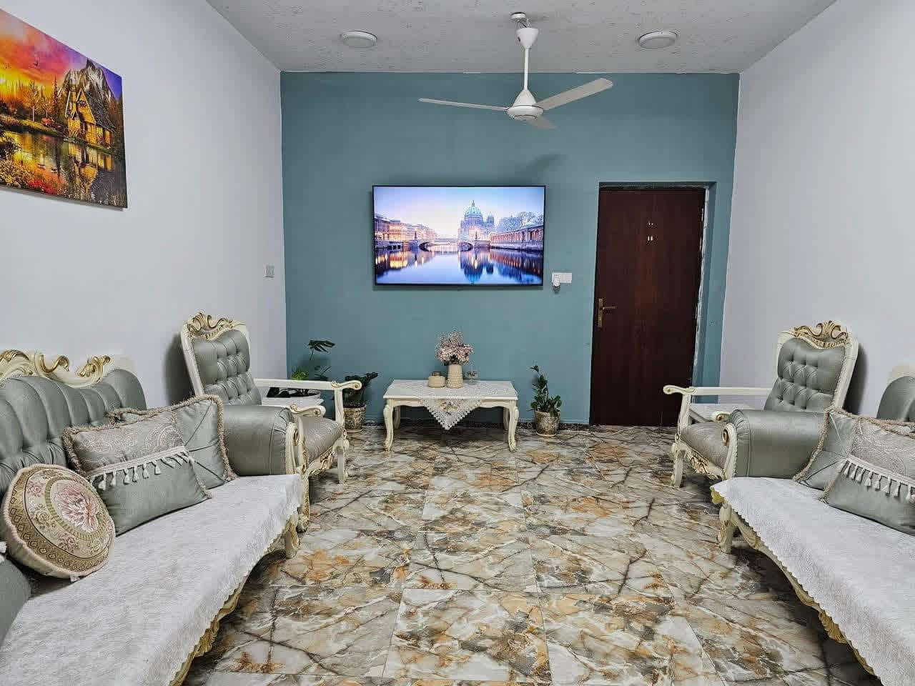 🏠بيت طابو صرف  لبيع 🏠
. ((((🏢🏢🏢🏢 🧿🧿🧿)))) ⭕

الموقع // ابو غرق خلف بانزيخانه اليسار حي الحسين 
 
المساحـــة الكليه / 180 مً

الواجه / 9     طابو صرف 

التفاصيل // يحتوي ع غرفتين نوم صاله هول مطبخ كراج سياره حديقه صحيات 
السعر ١٤٠ وبي مجال 
***********
