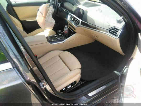 سلام عليكم 
حبايب ٣٣٠.  موديل ٢٠٢٠
سيارة موصفاته معروفه 
ماشيه ١١٤٠٠٠
السعر ٢٢٥
ضربته موضحه مدامكم سيارة حلوه وجاهزه 
والسونار كدامكم
العنوان بغداد الكرادة شارع  الصناعة
للاستفسار 
***********
***********
