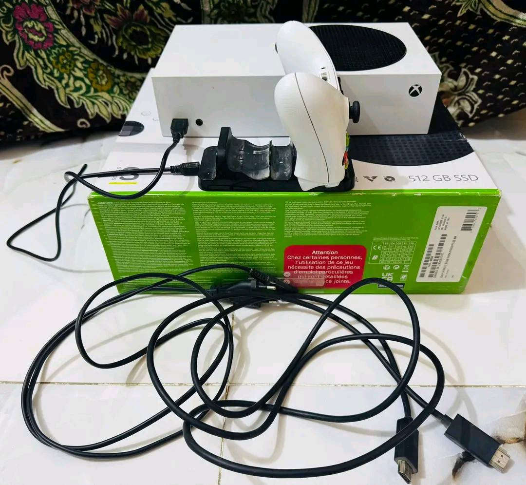 السلام عليكم Xbox series s للبيع 
الجهاز نضيف مامفتوح يجي وياه الجوستك الاصلي مع بطارية قابلة للشحن ووايرات الجهاز 
السعر 370 وبي مجال بسيط الموقع  الديوانيه


**إذا كنت صاحب هذا الإعلان وتريد حذفه لأي سبب، رجاءا أرسل رسالة إلى الدعم الفني**