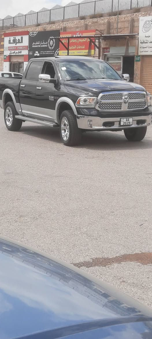 DODGE RAM LARAMIE DIESEL#
#دوج رام لارامي ديزل 2014 ماتور 3000cc تيربو  نظام توفير الوقود Eco
فحص 
كلين تايتل جمرك جديد
لون اسود مميز جداً (دهان وكالة)
فل كامل - أعلى فئة
الإضافات والمواصفات:
دفع رباعي 4x4
فتحة قناص كهربائية
فتحة سقف كريستال 
الداخليه جلد كامل لون اسود
شاشة كبيرة مع نظام ملاحة (Navigation) وجميع
الإضافات
نظام هايدوليك يتحكم بارتفاع وانخفاض السياره 
كاميرا خلفية
مقاعد كهربائية
مثبت سرعه
جير ماوس
كوشوك بحالة ممتازة

تشغيل عن بعد
نظام دخول ذكي مع بصمة ابواب
تدفئة وتبريد للمقاعد
تدفئة للمقود (ستيرنج)
ثلاجة وسط الكراسي
جنوط لارامي الأصلية
أضواء أمامية وخلفية أصلية
حساسات اصطفاف أمامية وخلفية
رادار امامي 
مرايا كهربائيه ضب
السياره مجهزه بأعلى المواصفات والعديد من الاضافات المميزه
للاستفسار ٠٧٩٧٢٢٧١٥٥


**إذا كنت صاحب هذا الإعلان وتريد حذفه لأي سبب، رجاءا أرسل رسالة إلى الدعم الفني**