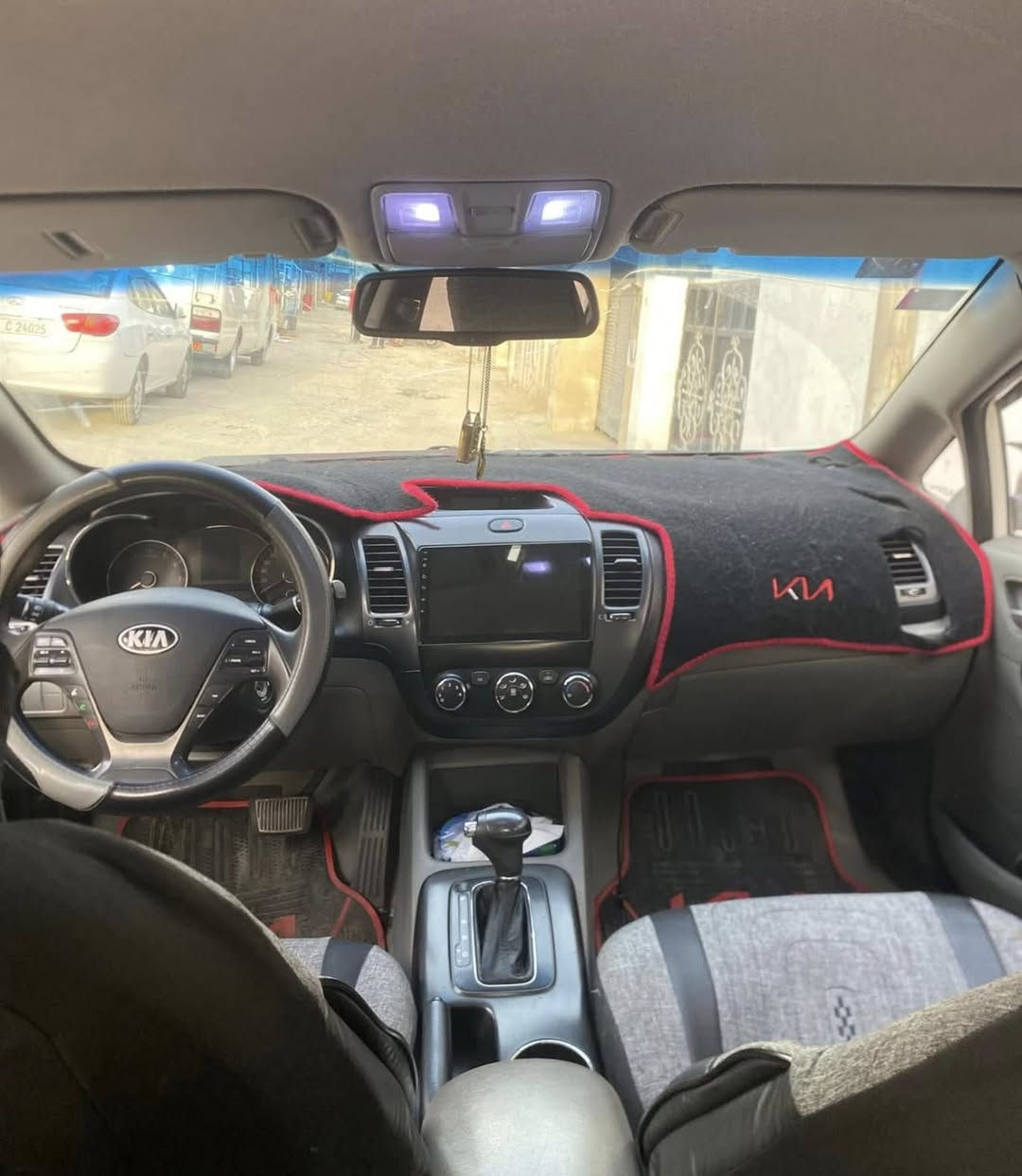 مساء الخير كيه سيراتو ٢٠١٤ خليجي 
مكينه ١٦٠٠ دوش سياره مال جناي وجاهزه 
كير مكينه تبريد خير من الله تخم تاير خير من الله 
سياره بيه صبخ فقط جاملخين وبنيد بدون دواخل بدون ايرباك لغود شواصي كفاله 
سياره رقم بغداد نكليزي بسمي مكاني بغداد كفائات السيديه *********** السعر ١١٣ بيه مجال بسيط
