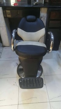 كرسي حلاقة • بابل القاسم