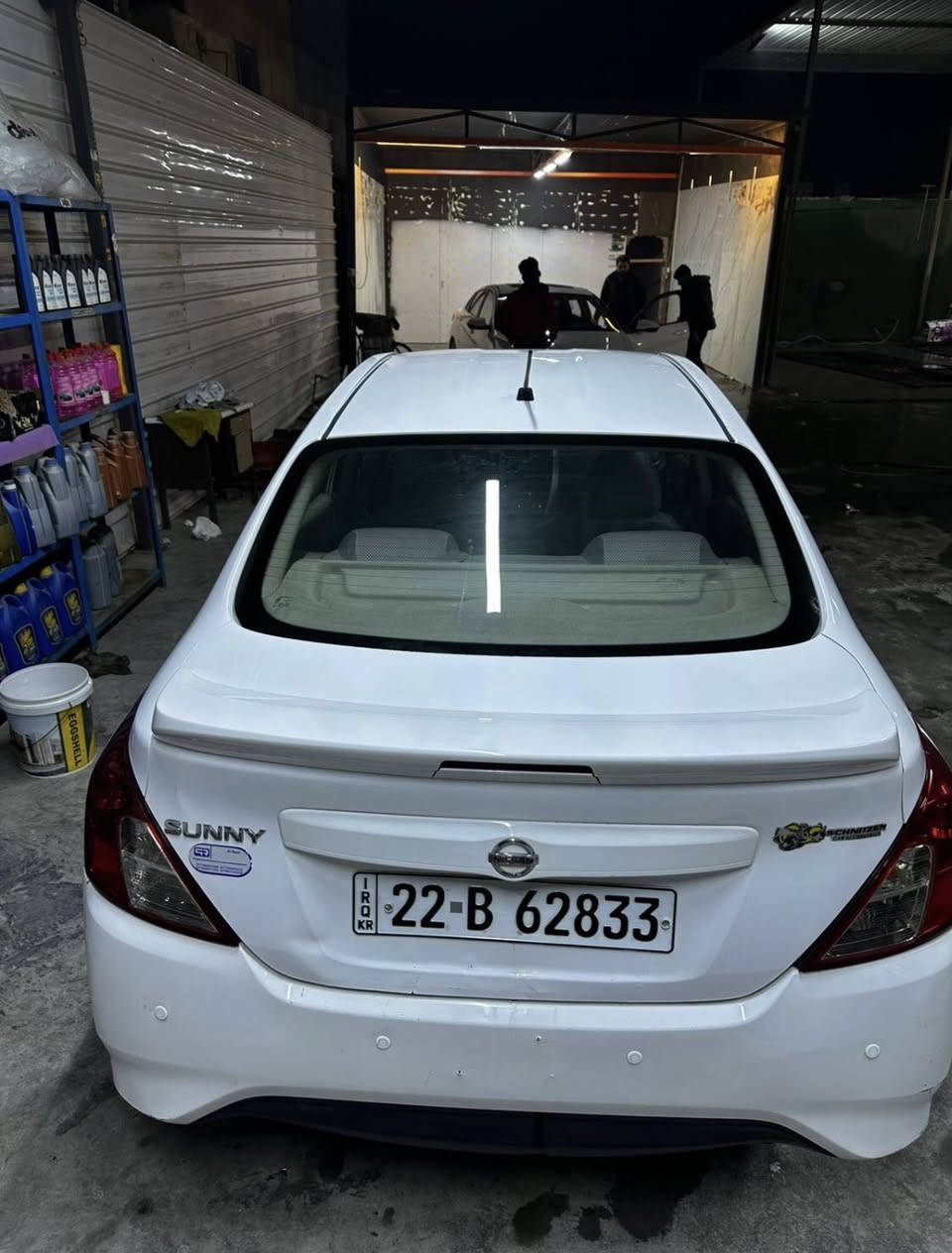 سلام عليكم للبيع نيسان سني موديل ٢٠٢٠ بسمي تحويل ثاني يوم رقم شمالي جديد السيارة كير مكفول محرك مكفول كفالة عامة صدر جديد باتري جديد تايرات جديد السيارة مال بيت ماشية ١٣٠ الف بيها صبغ قطعتين وبيها شخط بل جاملغ خلفي فقط الباقي كفالة عامة السعر ٩٨ ورقة وبيها مجال رقم الهاتف *********** مكان السيارة بغداد سلمان باك بشرط السونار
