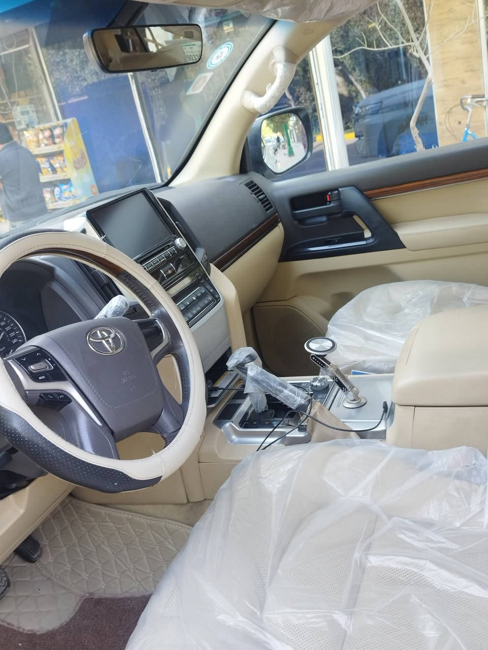 من رخصة الادمن سلام عليكم لاندكروزر موديل ١٧فطيم بيه صبغ ربع البنيد وجاملغ الخلفي بدون 
 دواخل مع السونار مرفق بيع او مراوس أبيك أب هايلوكس 22وفوق. تواصل  *********** المكان كربلاء المقدسة
