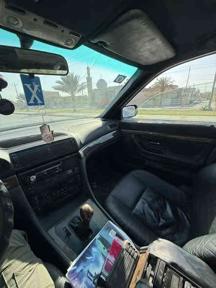 سلام عليكم حبايب 
رقم بغداد مشروع وطني نكليزي
كاسحه حجم 728 اصل سنويه وبليته
محرك 6 تك فانوس
كير / تبترونك
4 جام كهرباء
فتحه سقف شغاله بس رايدله ادامه
عربانه خلفيه جديده
حداديه امامي كله جديد شرط هستوني مسويه حتى بويشر وعنبار جديد
داخله نظيف مابي مشكله
تخم تاير ويل هامان 18 واحد بي تصليح طسه ناعمه 
شاشه وياه كار بلي مشاده
سياره نصبته حلوه وعزله يخبل
لايت داينمك يصعد وينزل
مضخم صوت خلفي
التبريد كله موجود بس الكمريسر مفصول من اخذته هيج ربط كهرباء
كشنات امامي كهرباي حتى التجاوي
مصبوغه عام 
عارضه ب64 وبيه مجال او مراوس عادي مكاني نجف ***********
