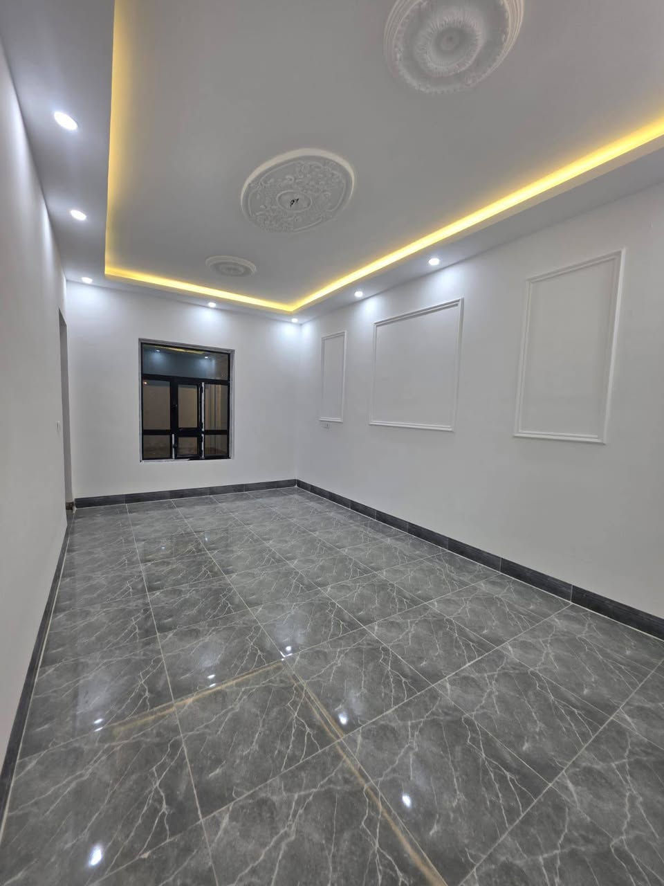 القادسية / حي الشهداء قرب المدرسة المستنصرية / شارع 20م  مساحة الدار الواحد : 126متر.     الواجهه 7م ونزال 18م 
4 غرف نوم الدار فول + سحب بورفايل + صالة وسطية 
سعر الدار الواحد: 135 مليون
للاستفسار:  *********** 
‏الاستفسار مراجعة مكتب الفردوس  شارع بلاج
