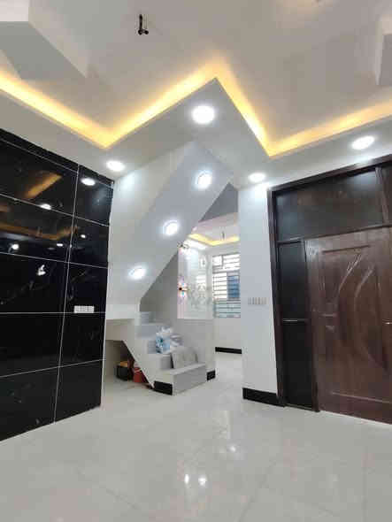 100 مربعه البيع بيه غرفتين خريطة كامله حوله كلش ويبعد البيت عن شارع العام 100 متر شرط  البيت على شارع المطار مقابيل ملحق القريه ماء وكهرباء واتبليط الحد باب بيت طابو زرعي سند 25 بناء طابوك جمهوري صب كونكريت سيراميك بورسلين صطح مطبك شتيكر وسعره جداا مناسب تفضل خاص وبيك خير ودلال أو اتصال على رقم تالي *********** أو تساب احجز بيتك
