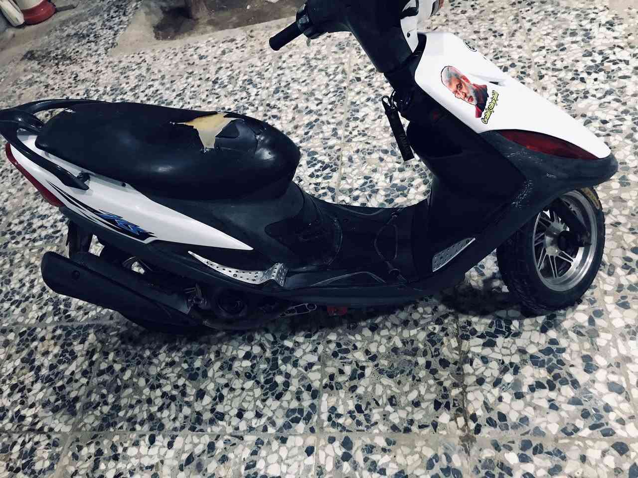 السلام عليكم
دراجه ماكس عدله 
كهربائياتها كلها شغاله 
مكينه خير من الله شلعه و معدله 
شغاله سلف و هندر نكره 
مكينه مفتوحه 55 
اي نقص ما بيها 

للمراوس فقط ب كير اصولي 

العنوان بابل ابو غرق 
الرقم بي واتساب ***********
