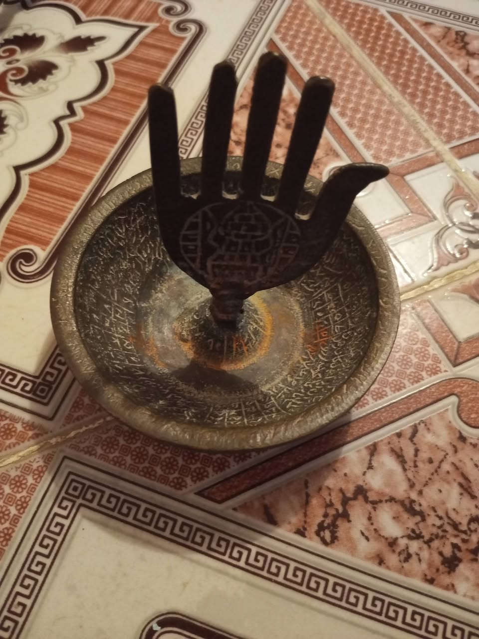 سلام عليكم قديم كلش ثكيل للبيع عليه طلاسم هواي


**إذا كنت صاحب هذا الإعلان وتريد حذفه لأي سبب، رجاءا أرسل رسالة إلى الدعم الفني**