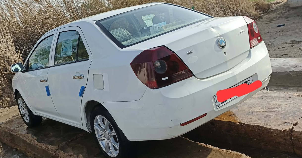 جيلي ام كي للبيع موديل ٢٠١٣ مكفولة رقم بغداد انكليزي/ سنوية ٢٠٣٠/كفالة عامة/محرك كير/ تخم تاير/
 سنتر لوك .باتري جديد .تبريد ثلج 
دوشمه جلد جاهزة من كلشي 
السعر ٤٢وبيها مجال للشراي اتصل وبيك خير ودلل***********
