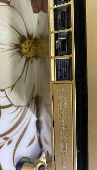 السلام عليكم 
 اونلاين ps4 slim باندل 
الاصدار الذهبي من النوادر 
لوك ستيكر مكفول صاير خدوش بسيطة بالجهاز من الاستخدام وغلفته من فوك جهاز مرتب وممتاز تجي وياه ملحقاته واليدة مالته + حساب عربي اماراتي بي مكتبة العام ضخمة جداً 92 لعبة ومتنزل بالجهاز حوالي 15 لعبة هذني الالعاب مملوكات مو اشتراك يعني تبقى وياك مدى الحياة وضمان على الحساب كذلك مدى الحياة وتستلم كافة معلوماته 
سعر الجهاز 215 وبي مجال 
مكاني السيدية حي الشباب 
رقم تلفوني ***********
