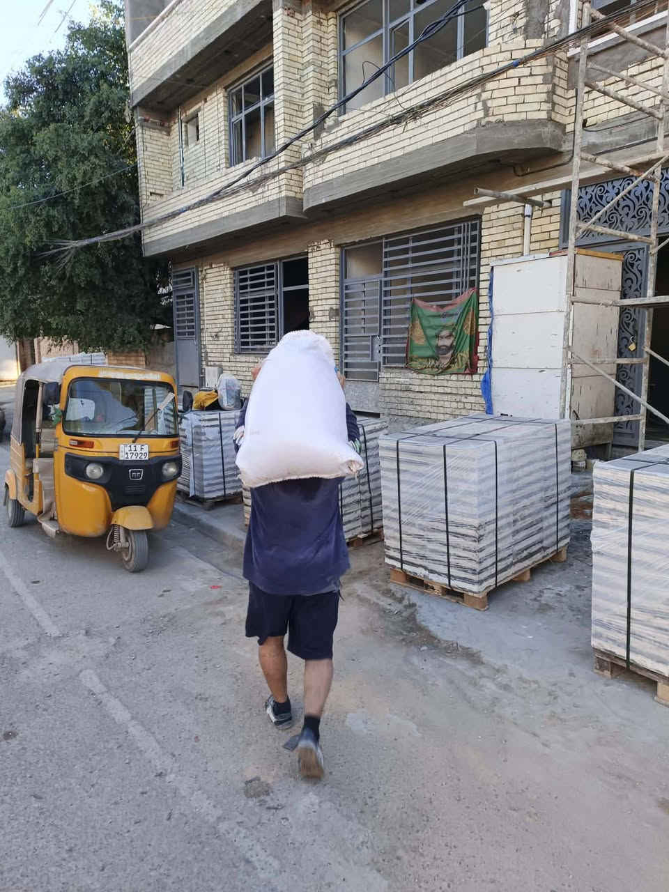 تصعيد مواد على الظهر كافه المواد البناء ***********
