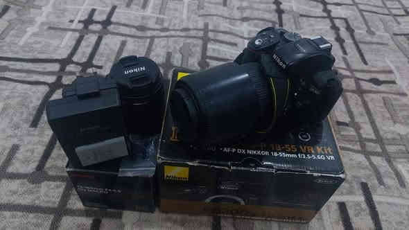 كاميرا نيكون 5300D جديدة شرط الفحص يجي وياها عدسة ونضيفه كلش
قيم سعرها بما يرضي الله 
عدسة
هود
بطارية
شاحنه
حزام *********** مكاني نجف
