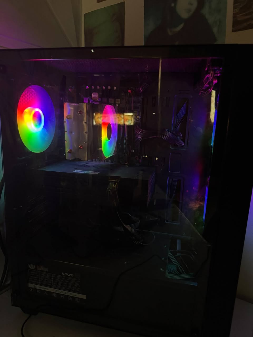 سلام عليكم للبيع
CPU: Intel Xeon E5-2670 v3 (New)
MB: Atermiter X99 DDR4 (New)
RAM: 16GB DDR4 (2×8GB) (New)
GPU: SOYO RX 580 8GB GDDR5 (New)
SSD: Lenovo 256GB (550MB/s) (New)
Power Supply: MASS Gaming 650W 80+ Bronze (New)
Case: Frantic CG77 RGB 3-Fan (New)

Monitor:
• Size: 27"
• Resolution: 1920×1080 (Full HD)
• Refresh Rate: 180Hz
• Color: RGB, 10-bit
• Connected via AMD Radeon RX 580 2048SP

All parts are in excellent condition. سعر 650


**إذا كنت صاحب هذا الإعلان وتريد حذفه لأي سبب، رجاءا أرسل رسالة إلى الدعم الفني**