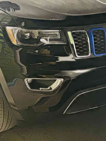 ⸻
🚗 للبيع – او مراوس جيب شيروكي 2018 Limited 🚗
 • الموديل: 2018
 • الفئة: Limited فل أوبشن
 • المحرك: 6 سلندر (3.2 لتر) اقتصادي وقوي
 • نوع القير: أوتوماتيك
 • الدفع: تو ويل 
 • الممشى: 98…الف…… كم فقط
حادثها جاملغ وبنيد وشويه من الباب فقط مال امريكه ومبدلات قطع بلاديه ومصبوغه 
بدون شاصي ولا لغد سياره نضيفه 
تخم تاير جديد 
تبريد قطعتين 
 • اللون الداخلي: ……… جلد فاخر

✅ المواصفات:
 • دخول وتشغيل بصمة
 • شاشة كبيرة مع نظام ملاحة
 • كاميرا خلفية + حساسات أمامية وخلفية
 • مقاعد جلد كهربائية مع تبريد وتسخين
 • فتحة سقف بانوراما
 • مثبت سرعة
 • نظام تحكم بالمقود
 • بلوتوث / USB / AUX
 • نظام صوتي ممتاز

📌 السيارة بحالة ممتازة جدًا من الداخل والخارج

واتساب ***********
