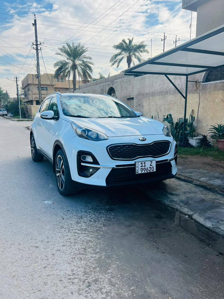 السلام عليكم
كيا سبورتج 2020 للبيع 
السيارة ماشية 66الف كيلو 
بيهة طخة بالباب عكس السايق فقط الباقي مكفول 
السيارة استخدام شخصي 
سنوية بأسمي تنتهي 2031 
هزة جديدة المكان بغداد حي القاهرة 
للاستفسار ***********

