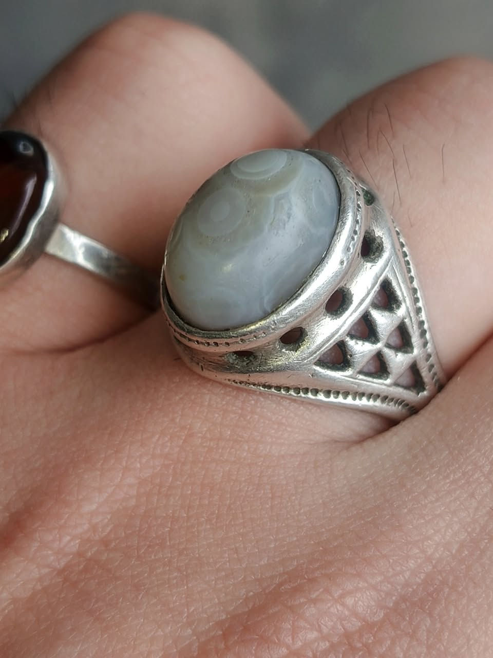 خاتم سليماني رصاصي معطف قطعة روعة خام قديم مشروط صياغة يدوي مرتبة فضة ٩٢٥ سعر جدا مناسب ❤
حجز وتفاصيل أكثر خاص او واتساب ***********🌹
وموجود عندي كل انواع الاحجار والمحابس الفضة والنحاس.
