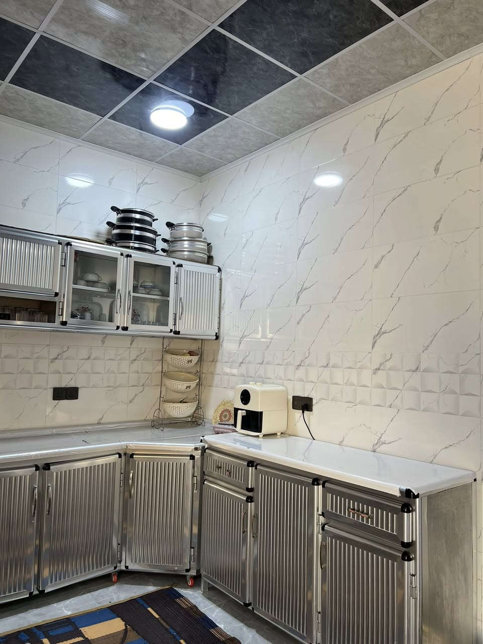 السلام عليكم كونترات مطبخ كامل للبيع للاستفسار اكثر تواصل علة الغاص او علة الرقم ***********
