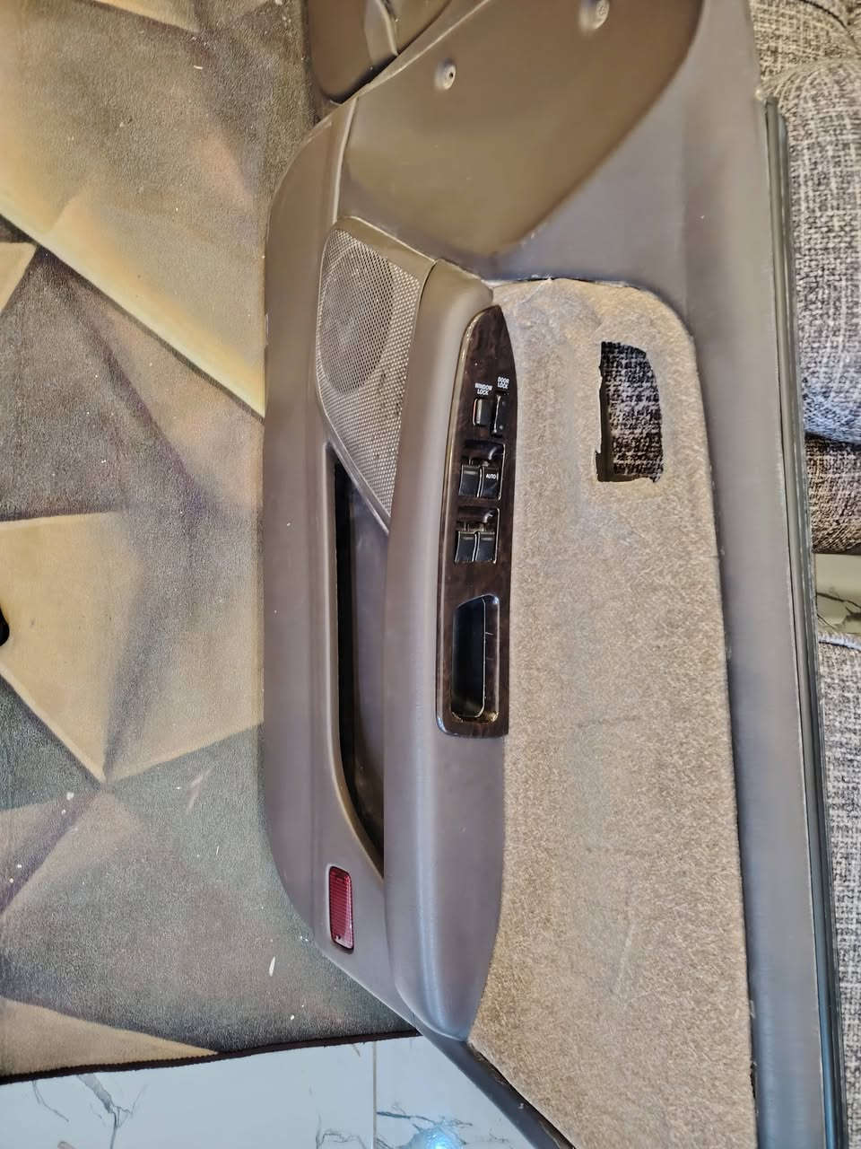 بطاين وارد يابان مارك نفخ لون جوزي

فقط اماميات مع دكم الاماميه

*********** بصره تنومه كردلان ***********
