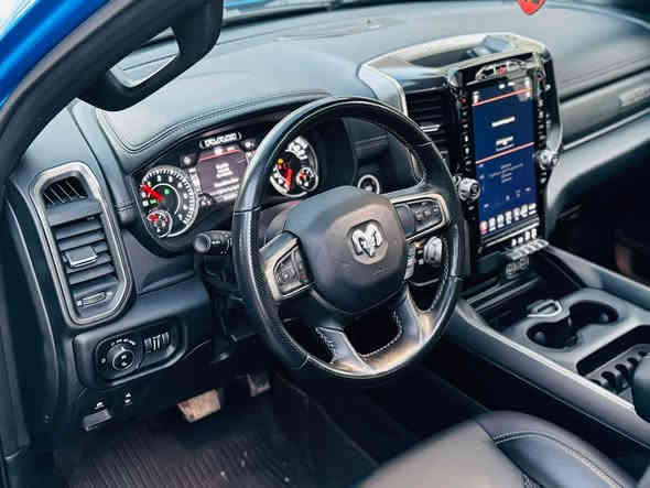 السلام عليكم. رام سبورت فول موديل 21 ، كندي مكفولة بدون قطرة صبغ  بالعراق صار شبر بالبنيد ونرش خشم البنيد، 
والجاملغ الخلفي PDR شوية بدون صبغ وبدون معجون.
السيارة عليها منظومة غاز ٢٢٠ لتر ايطالي،
السيارة مكفولة كير مكينة  واكسل و حدادية 
تبديل الدهن اول باول من مكينة للكير للاكسل وشرط كله اصلي.
وتخم تاير جيد
السيارة 
السيارة بلاك اديشن.
***********
واتس اب او مكالمة
السيارة جاهزة من كلشي
ترايك شرط  لاربيل.
السعر 4  وبيها مجال
المكان البصرة
