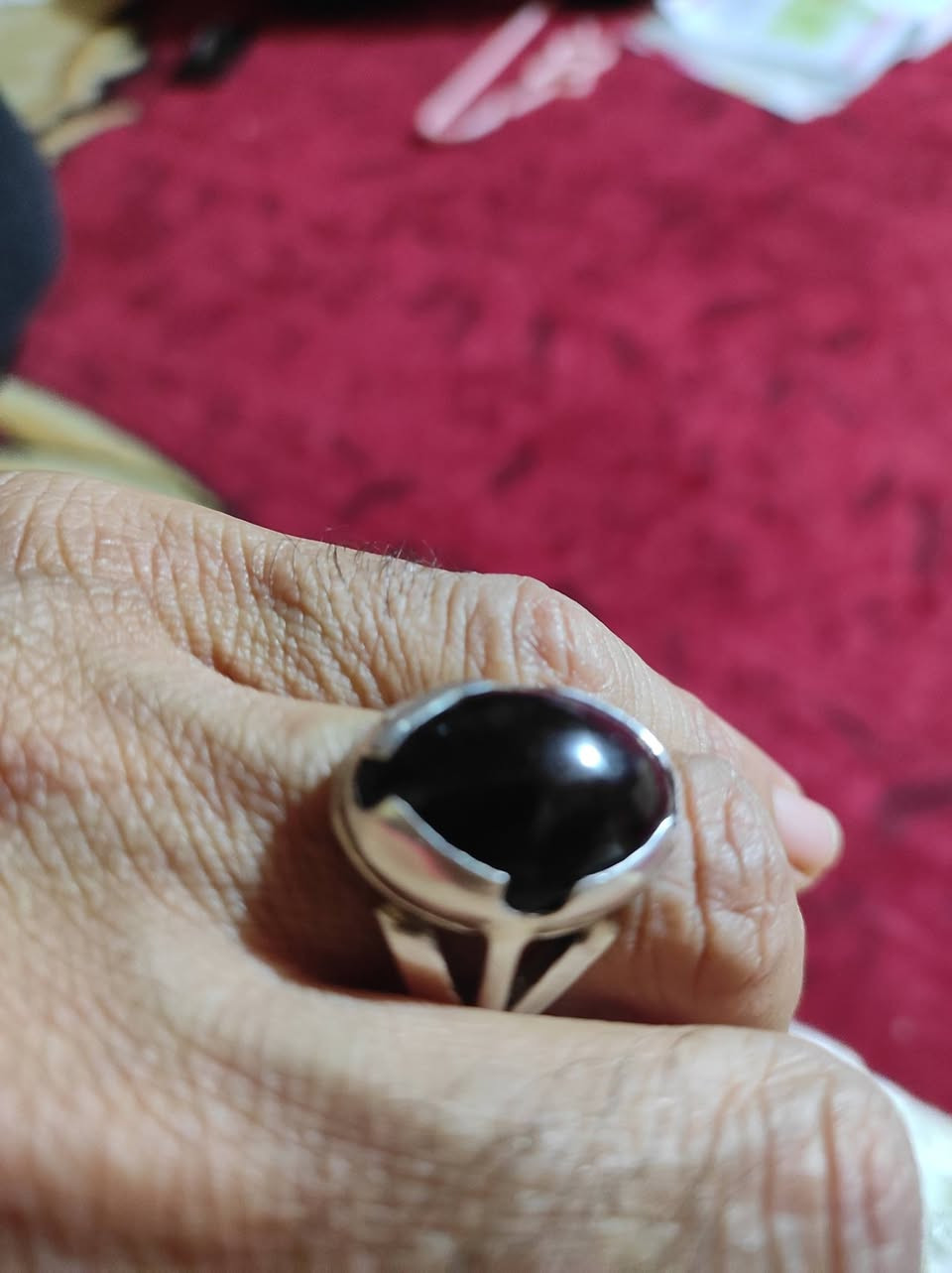 ياقوت زريجي قديم جدا صياغه قياس ١٩ أو ٢٠ خنصر بصره *********** سعره ٧٥ الف نهائي
