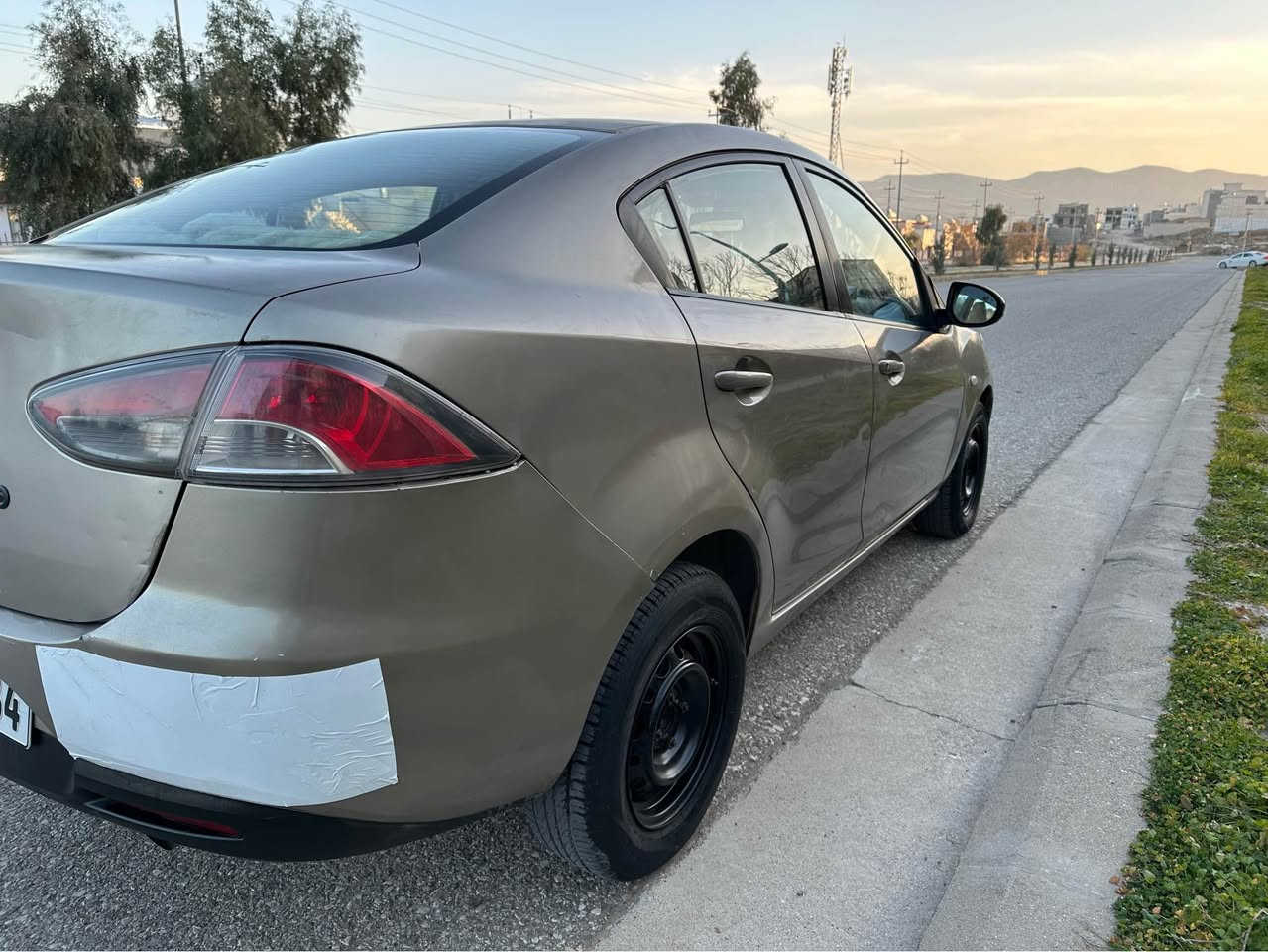 MAZDA 2 - 2011 (بۆ فرۆشتن)
سەیارەیەکی زۆر خاوێن و بێ مەسرەف 
✅ تایبەتمەندییەکان:
• سەنەوی تا مانگی 12 2028 تازەیە باناوی خۆمەوەیە تەحویل و غرامە بەشەرت
•  ئۆتۆماتیک
• مۆدێل: 2011
• ڕەنگ: چکلێتی میتاڵیک
• ڕۆیشتوو: 184 هەزار کم.
• مەکینە و گێڕ: بە شەرت و زۆر بێدەنگ.
• بەنزین: زۆر کەم مەسرەفە (بەنزین هەر ناخوات).
• توندوتۆڵی: زۆر توندوتۆڵە، بێ تەقە و ڕەقە.
• پارچە: پارچەکانی زۆر هەرزان و دەستکەوتنی ئاسانە.
• تەنها سێ پارچەی بۆیاخە و بەس.
💰 نرخ: (68 وەرەقە) و مەعامەلەیەکی کەم.
📍 شوێن: سلێمانی
📞 ژمارەی تەلەفۆن: *********** السليمانية, العراق
