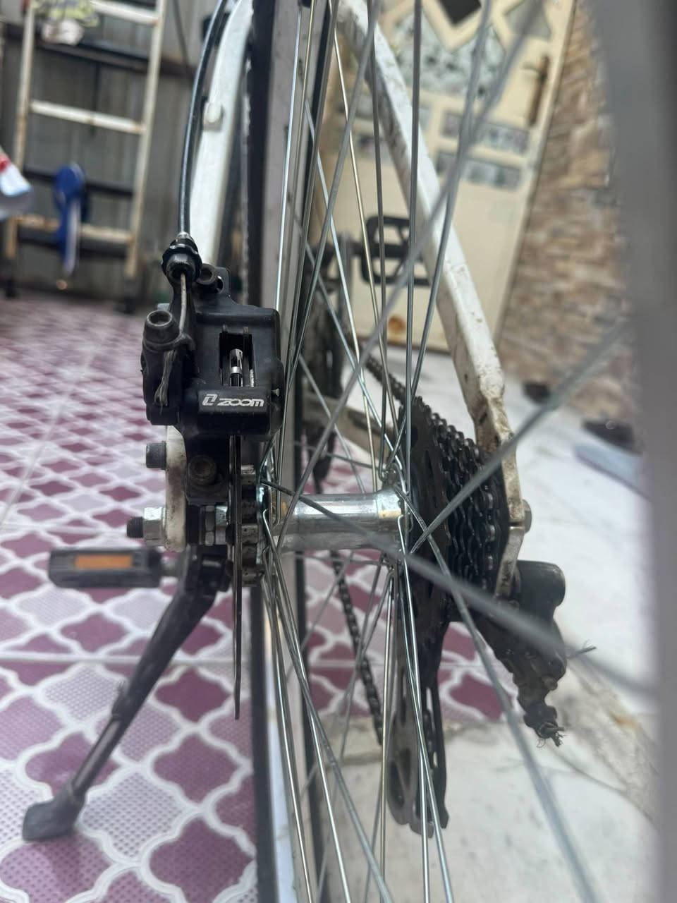 سلام عليكم
بايسكل للبيع جبلي 
الحجم 26
فول مواصفات ونضافه 
لون ابيض 
العنوان بغداد جديده شارع المسبح 
ويريد يتصل على هذا الرقم ***********
