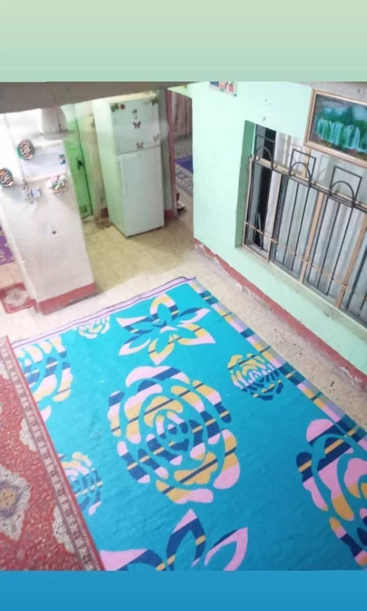 دار للبيع حي الأمن الداخلي قرب مطعم الصادق مساحة220 البيت على ساحه بينه وبين السريع9 بيوت بالضبط
البيت يتكون من ديوانية وصالتين وغرفتين ومطبخ وحمامات داخليه وخارجيه وطارمه جبيره بنا  2001 طابوك جمهوري صب كونكريت السعر ١٨٥ مع المجال  للأستفسار تواصل على الرقم ***********
