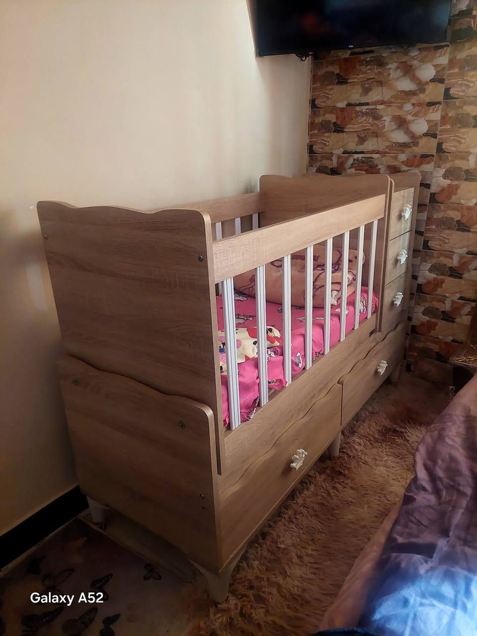 السلام عليكم  خراض البيع جربايه طفل جديده ومرجوحه جديده ستعمل قليل عنوان بغداد المنصور تواصل على رقم ***********بي واتساب توصيل مجانا
