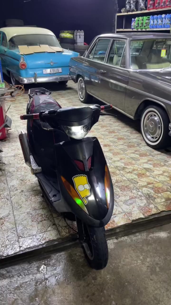 للبيع الدراجه شوفت عينك ما مفتوحه مكينته تخبل مكان الدراجه ابو غرق مناقصه شي تجي تعجبك تشلع عيوني وتأخذه سعره ٧٥٠ وبيه مجال للطيبين مم متوحد فيس فقط رقم  ‏‪***********‬‏
