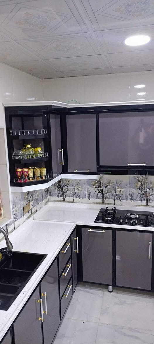 🍴✨ مطبخ ألمنيوم من أعمالنا ✨🍴
إن شاء الله ينال إعجابكم 🤍

🔹 مواصفات:
🇹🇷 خامات تركية عالية الجودة
🪵 محشّى بالخشب لثبات ومتانة أكثر
💧 دواخل فوم ضد الماء
🎯 التصميم والتنفيذ حسب طلب الزبون

📞 للاستفسار والتواصل:
عبر الصفحة 📩 أو الاتصال على الرقم:
*********** 📱العنوان كوت دور العمال
