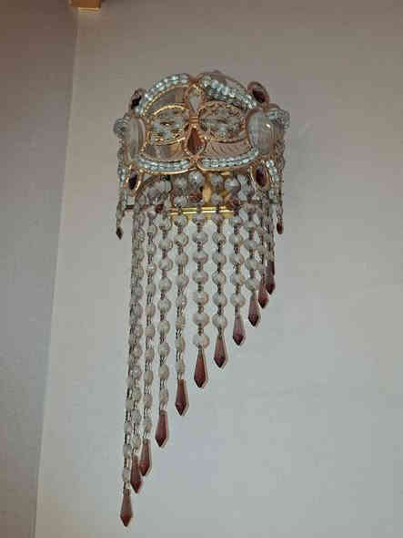 كهربائيات مستعملة للبيع نظافتها 95 % خوات الجدد بدون نواقص نظيفات جدا ***********
ثريا عدد 2
براكيت جداري نفس شكل الثريا عدد 4
تعليقة ثلاثية عدد 1
براكيت جداري نفس شكل التعليقة عدد 4 
طبلات دائرية عدد 3
سبوتلايت سقف كرستال عدد 12
