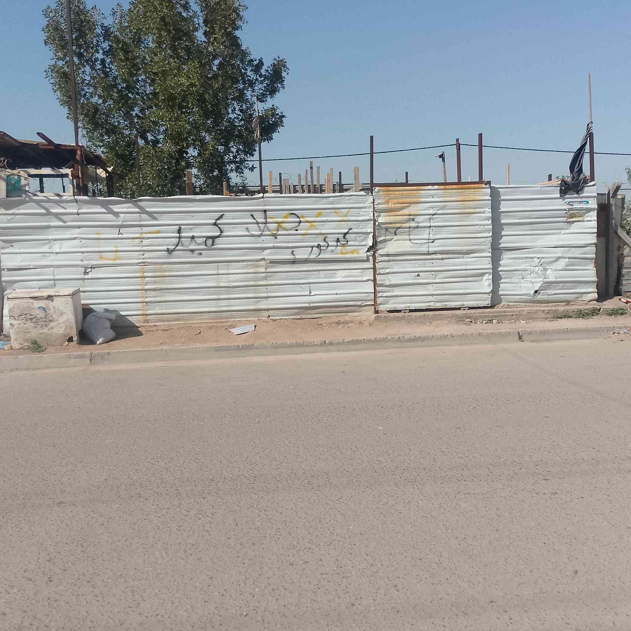 السلام عليكم بيت مساحه 75 ام نجم مقابل النهر متوفر كل الخدمات مقابيله حديقه متوفر تشجير
النزال 10 والواجهيه 7:50 الشراي يتصل على هذا الرقم ***********
