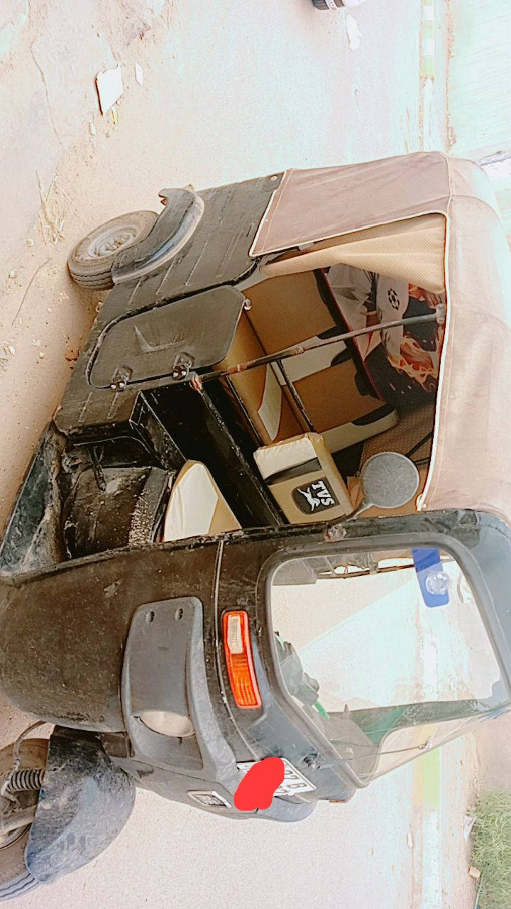 باجاج مديل 16 رقم انكليزي السنويه لل 2031 ب اسمي تحويل ثاني يوم مجفته تجفيت عام شركه صارله 5 ايام ماشه وكابريته واستيرن ضفيره اماميه وخلفيه منضومة بريك كامله عنبار رئيسي والافرع والبواري كله جديدة مال شركة تخم تاير جديد 
عنواني ناصريه مركز شارع السفينه السعر 4 ونص وبيها مجال 
***********
